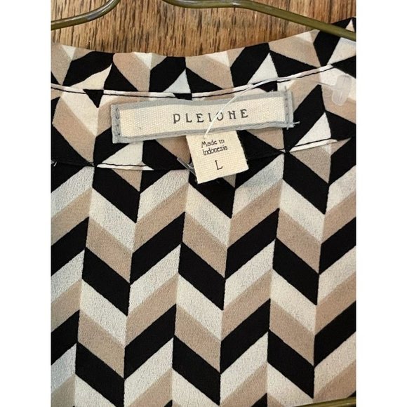 Women's Pleione Chevron Style  Top - Picture 2 of 4